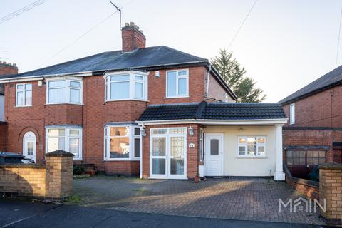 4 bed property, in The Circle, £370,000