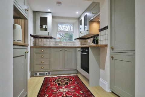 3 bed property, in Galgate, £220,000
