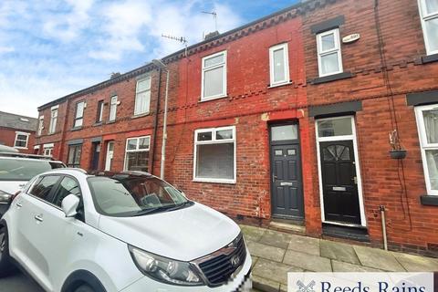 2 bed property, in Ashley Street, £130,000