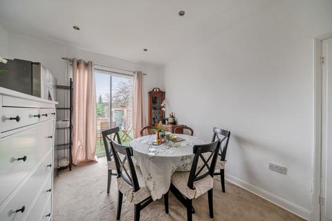 3 bed property, in Selworthy Road, £550,000