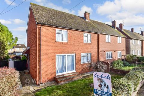 3 bed property, in Meadow Crescent, £400,000