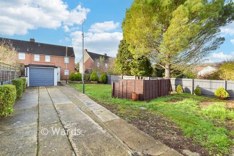 3 bed property, in Meadow Crescent, £400,000