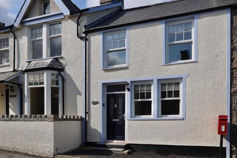 3 bed property, in Eifl Road, £139,500