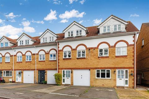 3 bed property, in Oakmead Place, £525,000