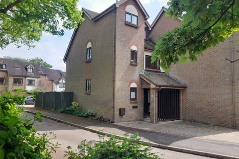 3 bed property, in Oliver Rise, £365,000