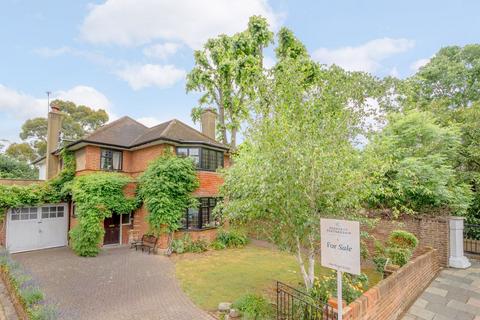5 bed property, in St Margarets Drive, £1,950,000