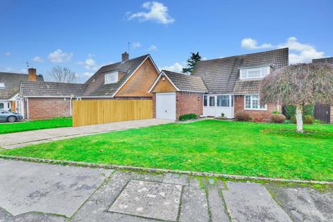 4 bed property, in Dove House Crescent, £850,000