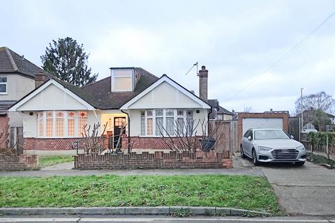 4 bed property, in Oakleigh Avenue, £785,000