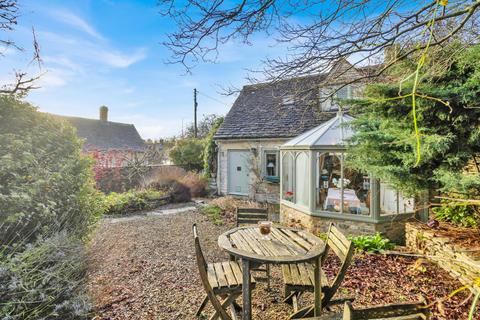 2 bed property, in Arlington Green, £475,000