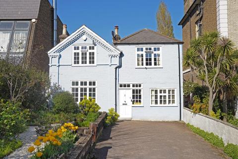 3 bed property, in Manor Mount, £1,200,000