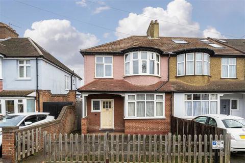 3 bed property, in Waldegrave Road, £849,950