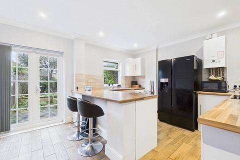 3 bed property, in Stanwell Road, £499,999