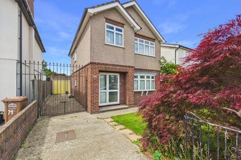 3 bed property, in Parkland Grove, £650,000