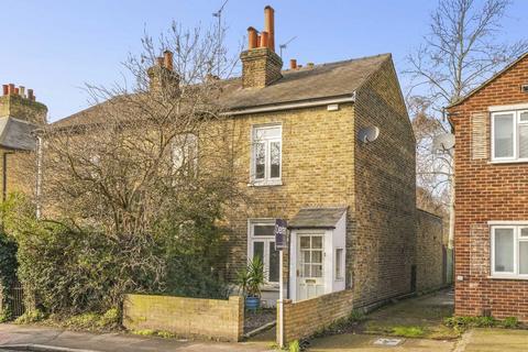2 bed property, in Hawks Road, £550,000