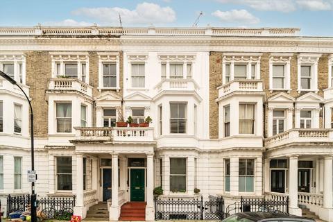 3 bed property, in Perham Road, £900,000