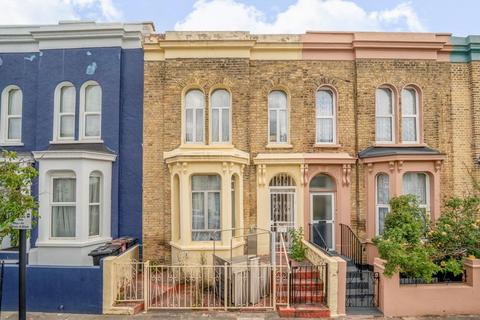 3 bed property, in Elderfield Road, £1,065,000