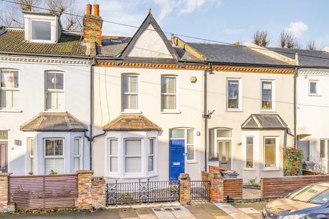 2 bed property, in Kendall Road, £620,000