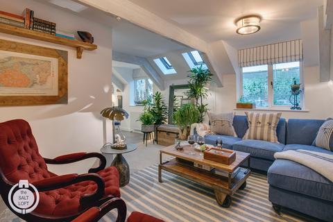 1 bed property, in Somerset Court, £229,000
