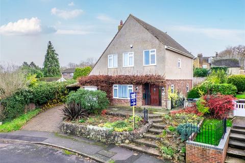 3 bed property, in Racefield Close, £525,000