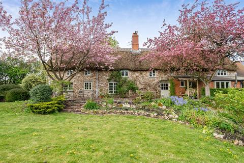 5 bed property, in Whitehall, £750,000