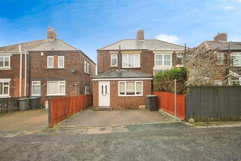 2 bed property, in Allison Gardens, £90,000
