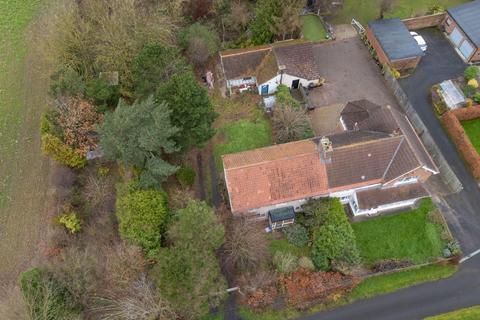 4 bed property, in Moor Lane, £300,000