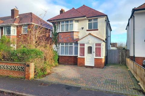 3 bed property, in Salisbury Road, £325,000