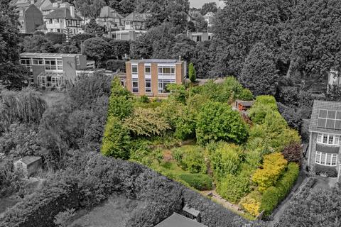 5 bed property, in 5 Canterbury Crescent, £725,000