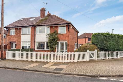 3 bed property, in Sandown Road, £270,000