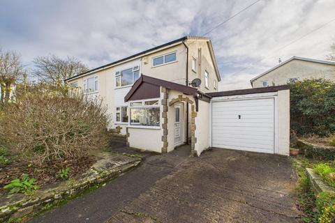 3 bed property, in Sleningford Rise, £210,000