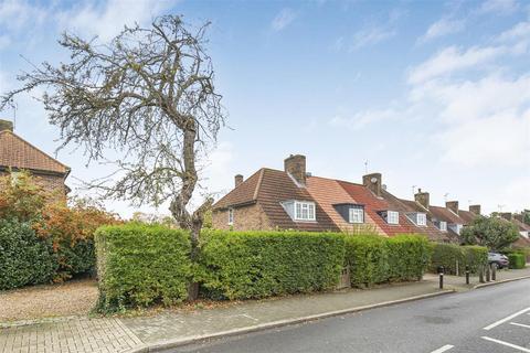 2 bed property, in Dover House Road, £670,000