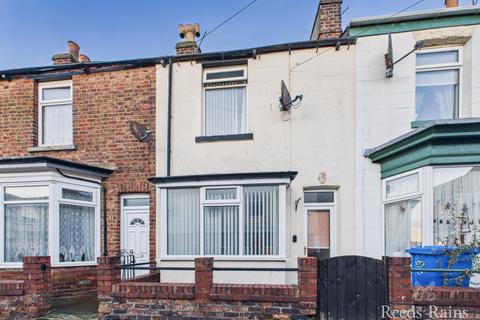 2 bed property, in Roscoe Street, £95,000