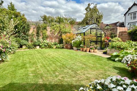 2 bed property, in St Marys Lane, £425,000