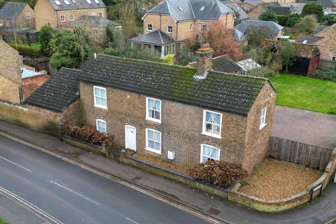 4 bed property, in Huntingdon Road, £375,000