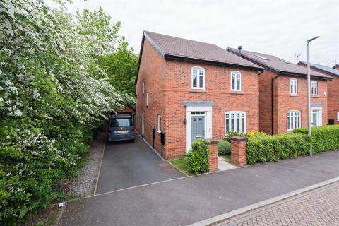 4 bed property, in Hazelhurst Way, £475,000