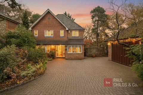 4 bed property, in Butler Road, £725,000