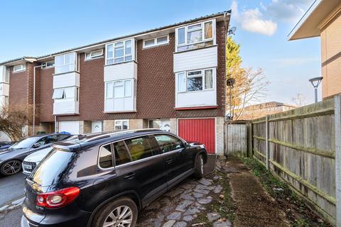 4 bed property, in Willow Drive, £325,000