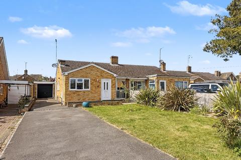 3 bed property, in 45 Manor Close, £300,000