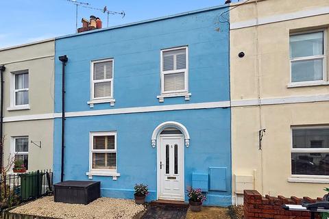 3 bed property, in Moorend Street, £400,000
