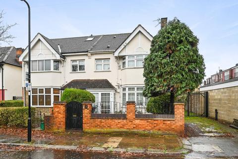 3 bed property, in Cloister Road, £799,950