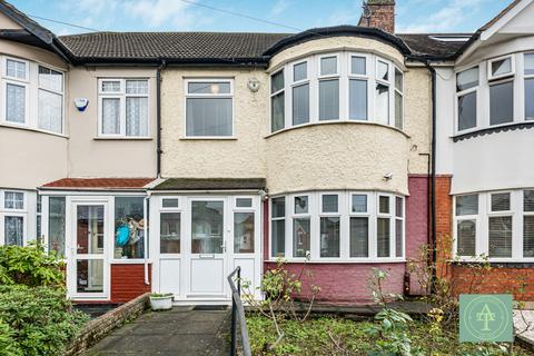 3 bed property, in Crescent Road, £600,000