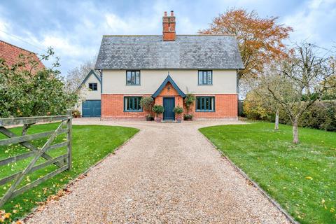 5 bed property, in St. Nicholas South Elmham, £775,000