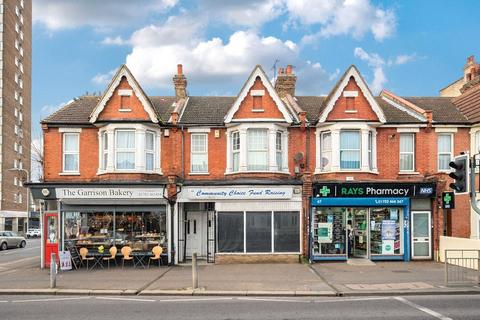 2 bed property, in Sutton Road, £160,000