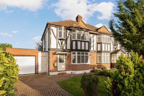 3 bed property, in Ely Close, £650,000