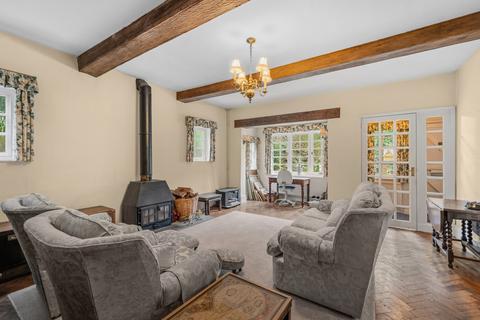 2 bed property, in Upper Brighton Road, £800,000