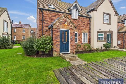 2 bed property, in Trinity Way, £140,000
