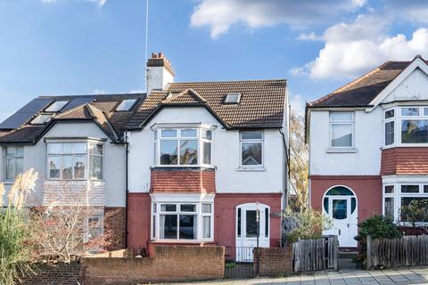 5 bed property, in Vicars Hill, £825,000