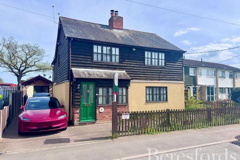 4 bed property, in Station Road, £500,000