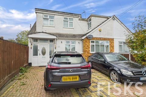5 bed property, in Cedar Road, £425,000