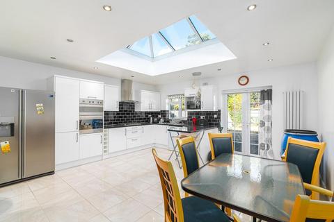 3 bed property, in Parsonage Lane, £650,000